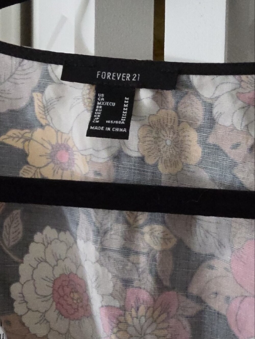 Women's Sheer Floral Garment - Picture 3 of 8